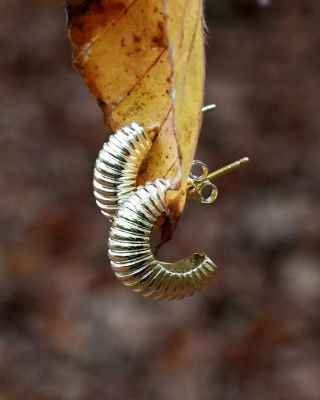 Zlaté tóny podzimu v kolekci AURELIA 💛 Minimalistické kousky pro každodenní nošení. Black Friday slevy –40 % právě běží. 👉...